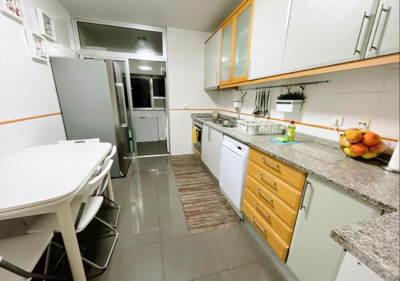 Espacoso T3 Com Terraco & Churrasqueira Campo  Luaran gambar