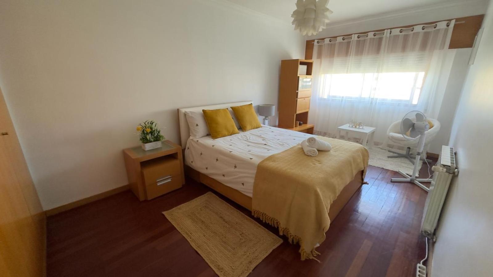 Espacoso T3 Com Terraco & Churrasqueira Campo  Luaran gambar